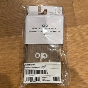 ALO Yoga unisex gravel Crew throwback Socks